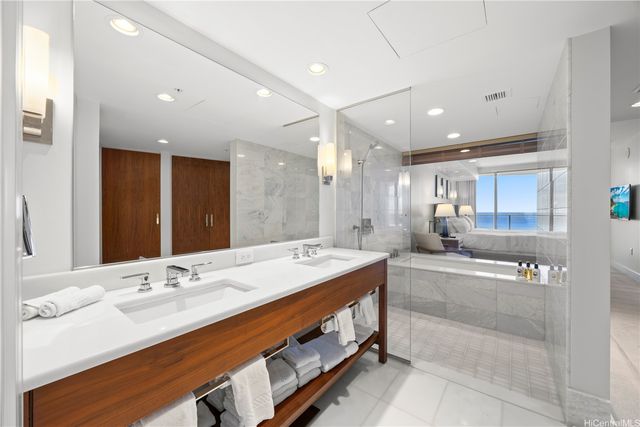 383 Kalaimoku Street 3008, Honolulu, HI 96815