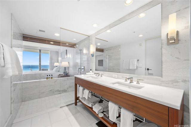 383 Kalaimoku Street 3008, Honolulu, HI 96815