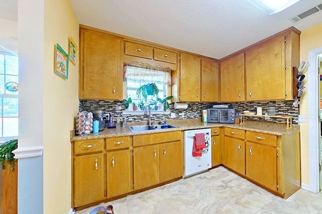 2218 Riverside Ave, Waycross, GA 31501