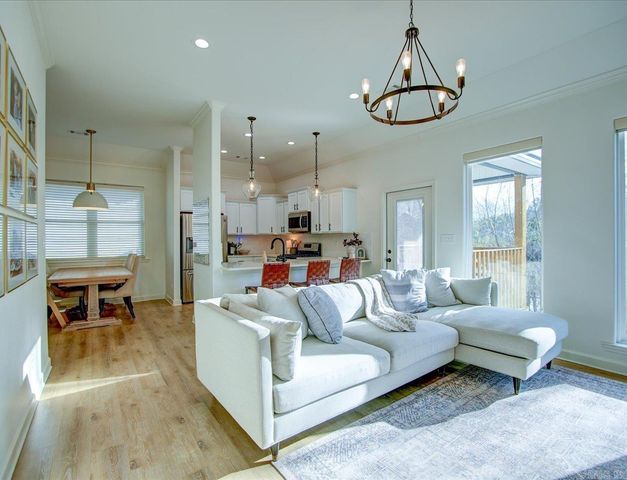 215 Windcrest Cir Circle, Hot Springs, AR 71913