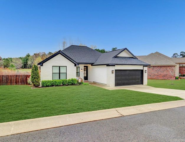 215 Windcrest Cir Circle, Hot Springs, AR 71913