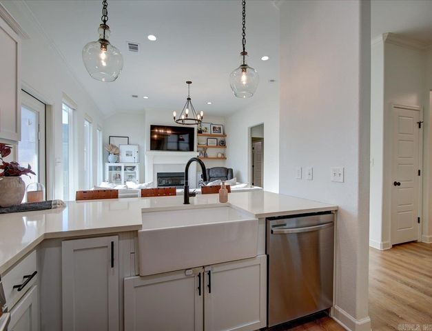 215 Windcrest Cir Circle, Hot Springs, AR 71913