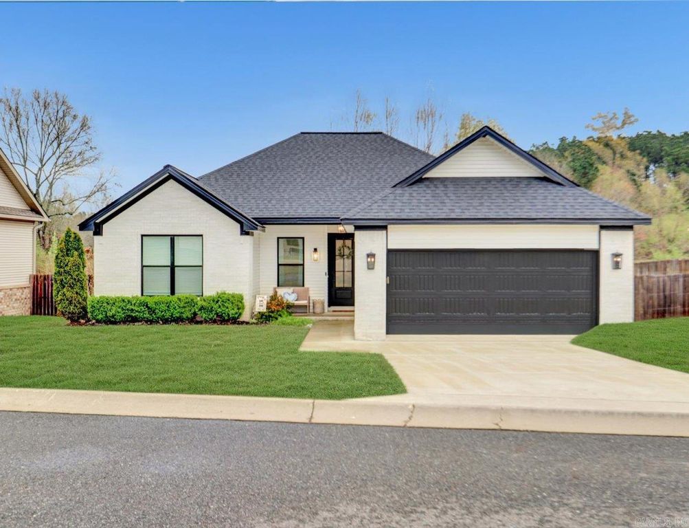 215 Windcrest Cir Circle, Hot Springs, AR 71913