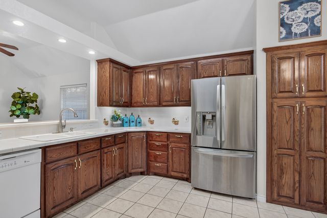 233 Adolphus Avenue, Lake Dallas, TX 75065