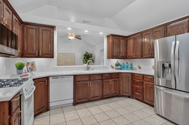 233 Adolphus Avenue, Lake Dallas, TX 75065