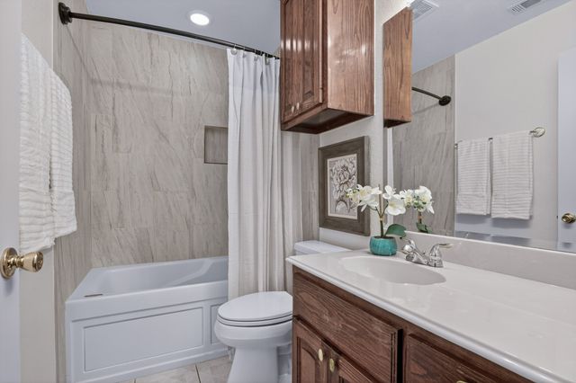 233 Adolphus Avenue, Lake Dallas, TX 75065