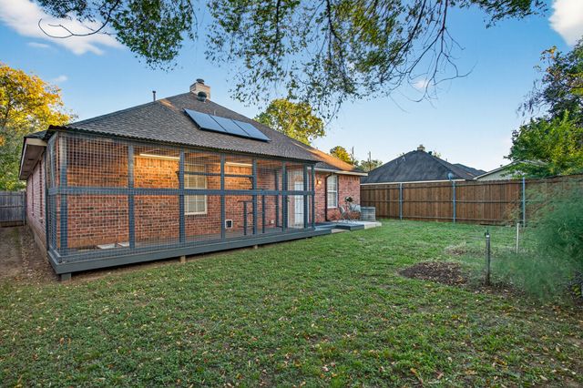 233 Adolphus Avenue, Lake Dallas, TX 75065