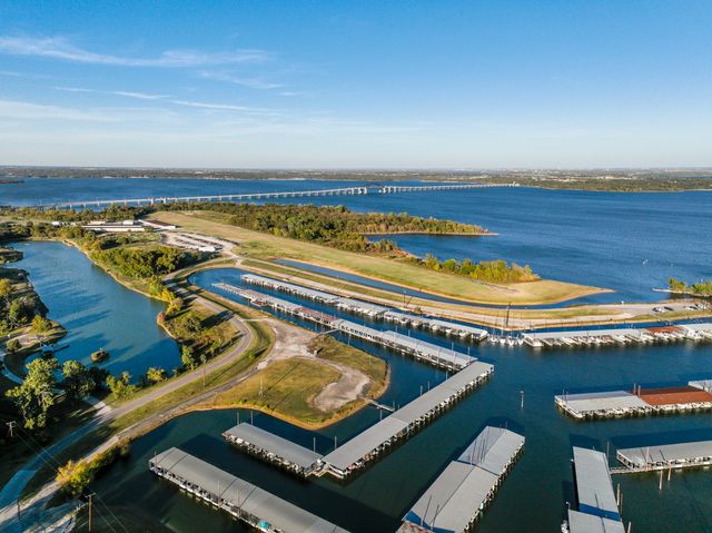 233 Adolphus Avenue, Lake Dallas, TX 75065