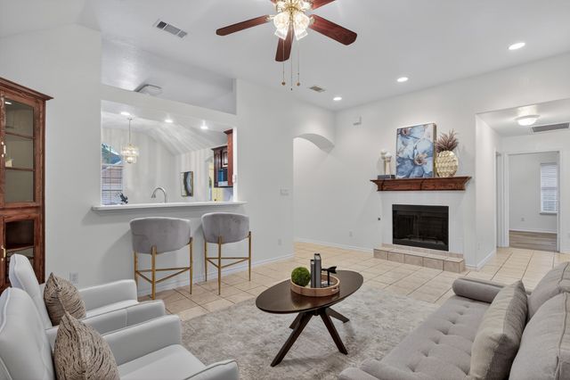 233 Adolphus Avenue, Lake Dallas, TX 75065