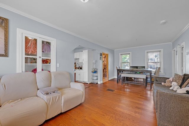 32 Middlesex Ave, Worcester, MA 01604