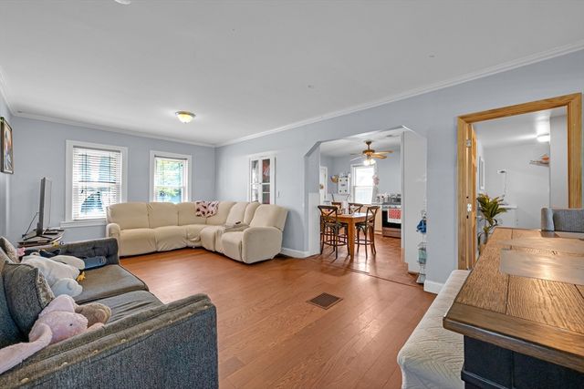 32 Middlesex Ave, Worcester, MA 01604