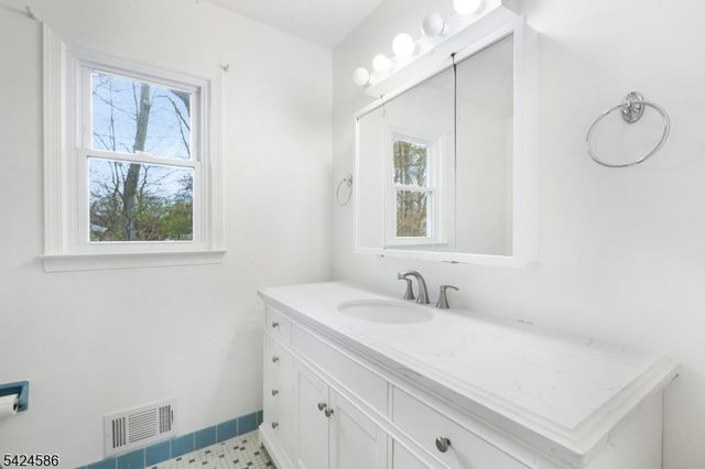 5 Foxwood Ln, Randolph Twp., NJ 07869