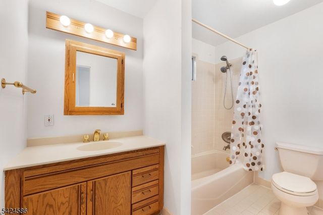 5 Foxwood Ln, Randolph Twp., NJ 07869