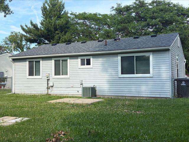 15 Metroview Court, Ann Arbor, MI 48108