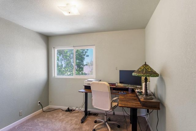 1552 Liverpool Ct, Manteca, CA 95336
