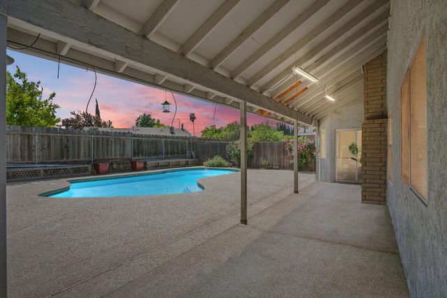 1552 Liverpool Ct, Manteca, CA 95336