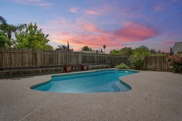 1552 Liverpool Ct, Manteca, CA 95336