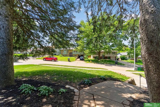 5111 S 94th Avenue, Omaha, NE 68127
