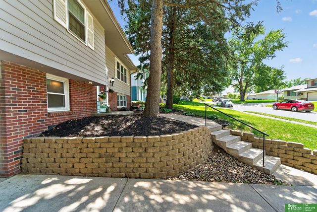 5111 S 94th Avenue, Omaha, NE 68127