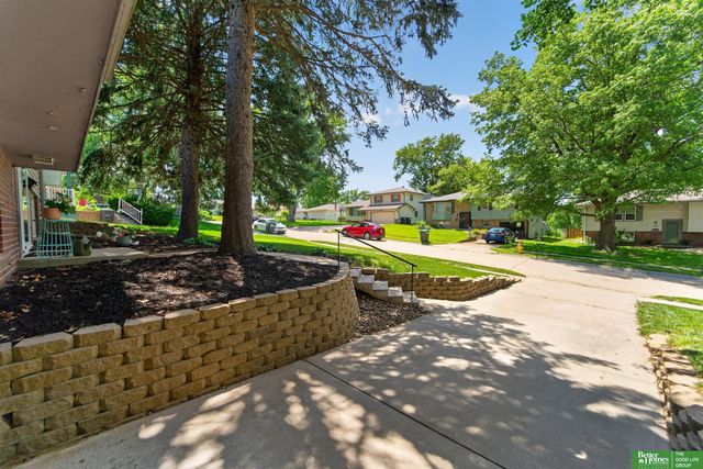 5111 S 94th Avenue, Omaha, NE 68127