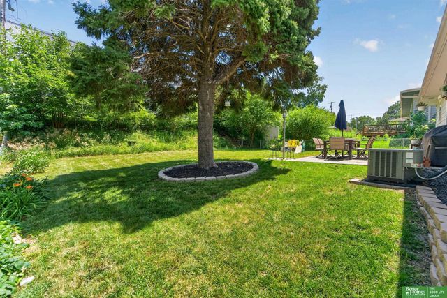 5111 S 94th Avenue, Omaha, NE 68127