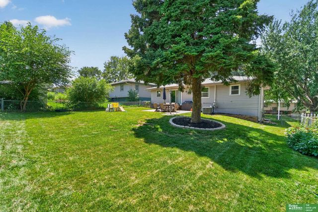 5111 S 94th Avenue, Omaha, NE 68127