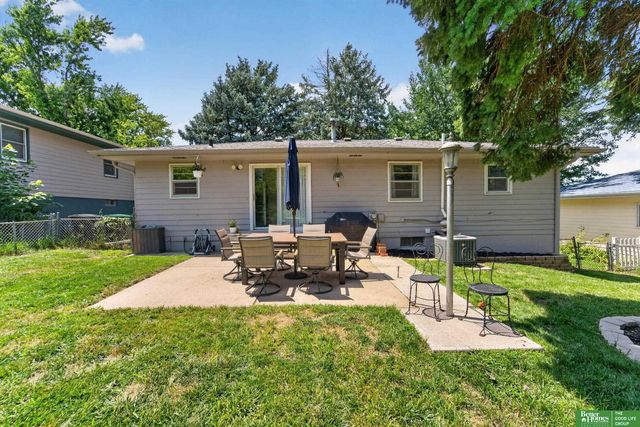 5111 S 94th Avenue, Omaha, NE 68127