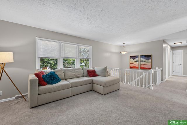 5111 S 94th Avenue, Omaha, NE 68127