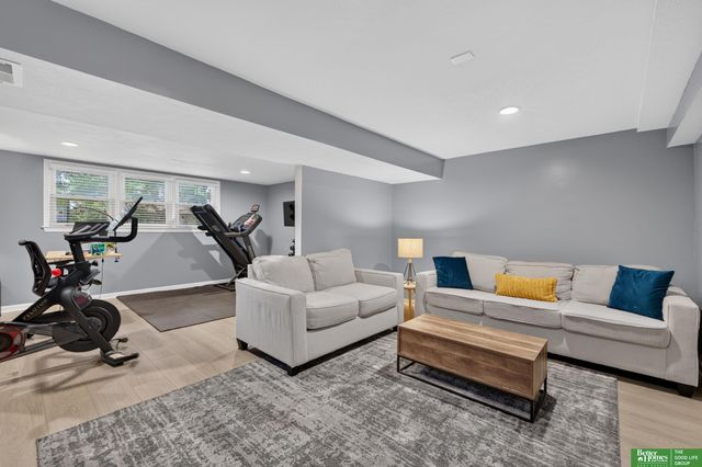5111 S 94th Avenue, Omaha, NE 68127