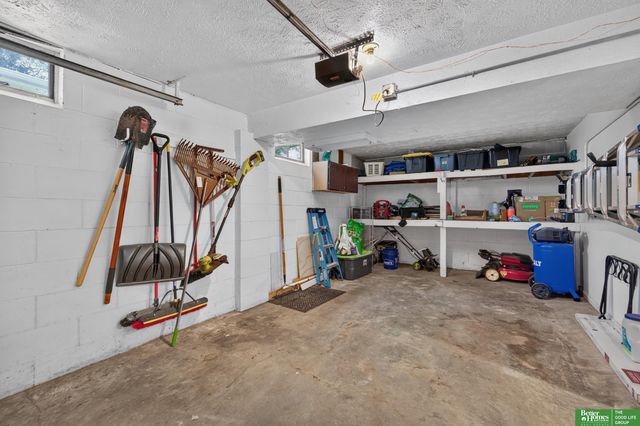 5111 S 94th Avenue, Omaha, NE 68127