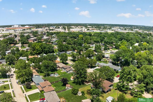 5111 S 94th Avenue, Omaha, NE 68127