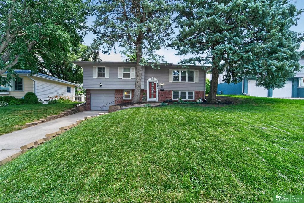 5111 S 94th Avenue, Omaha, NE 68127