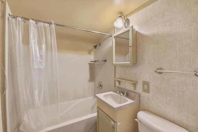 3450 MID VALLEY DRIVE, De Pere, WI 54115