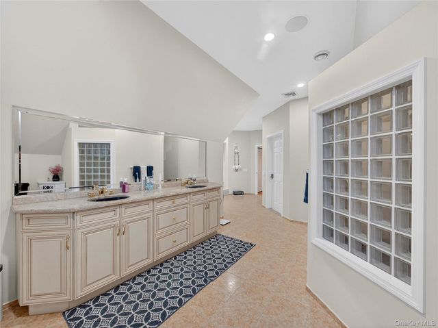 15 Beaver Pond Court, Stony Point, NY 10980