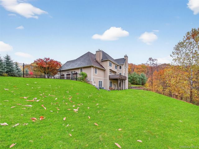 15 Beaver Pond Court, Stony Point, NY 10980