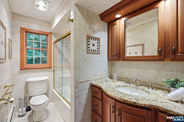 756 Sunset Terrace, Franklin Lakes, NJ 07417