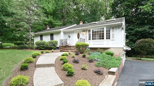 756 Sunset Terrace, Franklin Lakes, NJ 07417