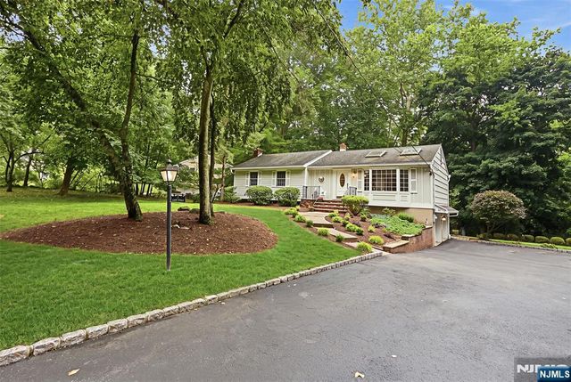 756 Sunset Terrace, Franklin Lakes, NJ 07417