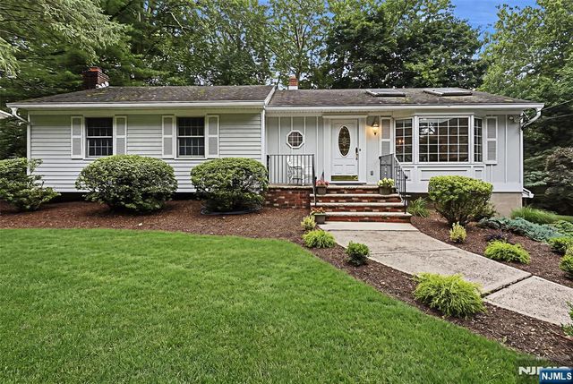 756 Sunset Terrace, Franklin Lakes, NJ 07417