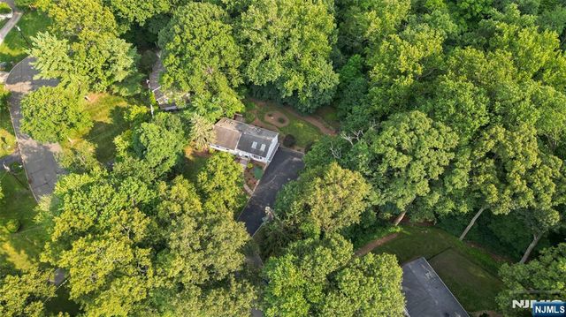 756 Sunset Terrace, Franklin Lakes, NJ 07417