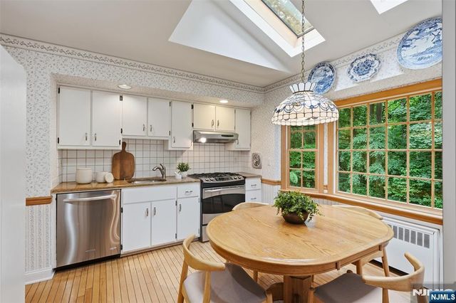 756 Sunset Terrace, Franklin Lakes, NJ 07417