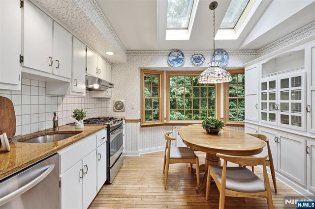 756 Sunset Terrace, Franklin Lakes, NJ 07417