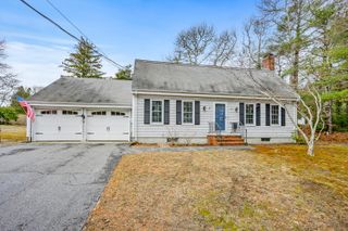 33 Head Of The Bay Road, Buzzards Bay, MA 02532