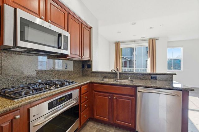 189 Bedford Loop, Mountain View, CA 94043