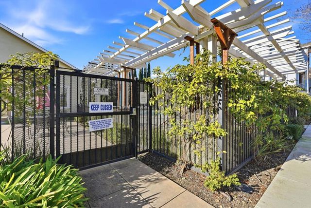 189 Bedford Loop, Mountain View, CA 94043