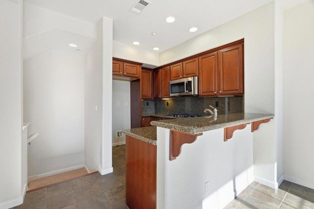 189 Bedford Loop, Mountain View, CA 94043