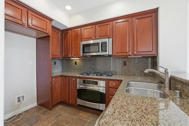 189 Bedford Loop, Mountain View, CA 94043