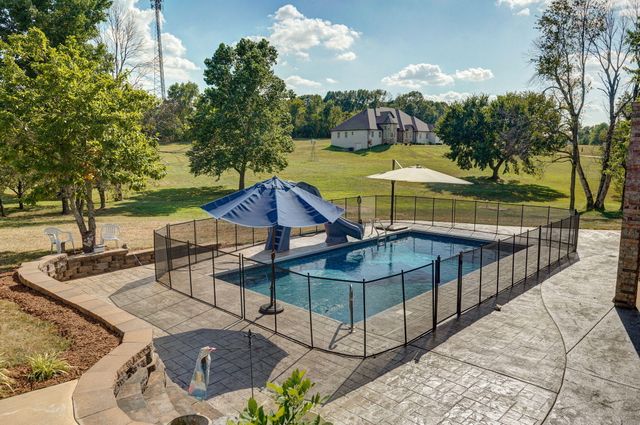 2750 W Bonita Street, Springfield, MO 65803