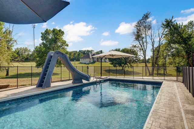 2750 W Bonita Street, Springfield, MO 65803