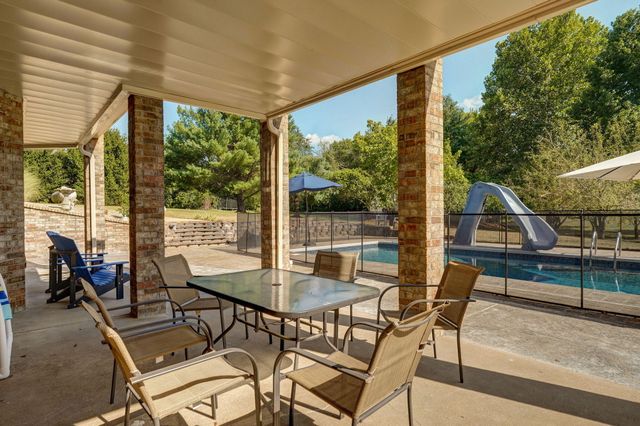 2750 W Bonita Street, Springfield, MO 65803